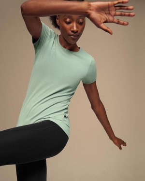 Green On Cloud Movement-T Women's T Shirts | On_IN8382