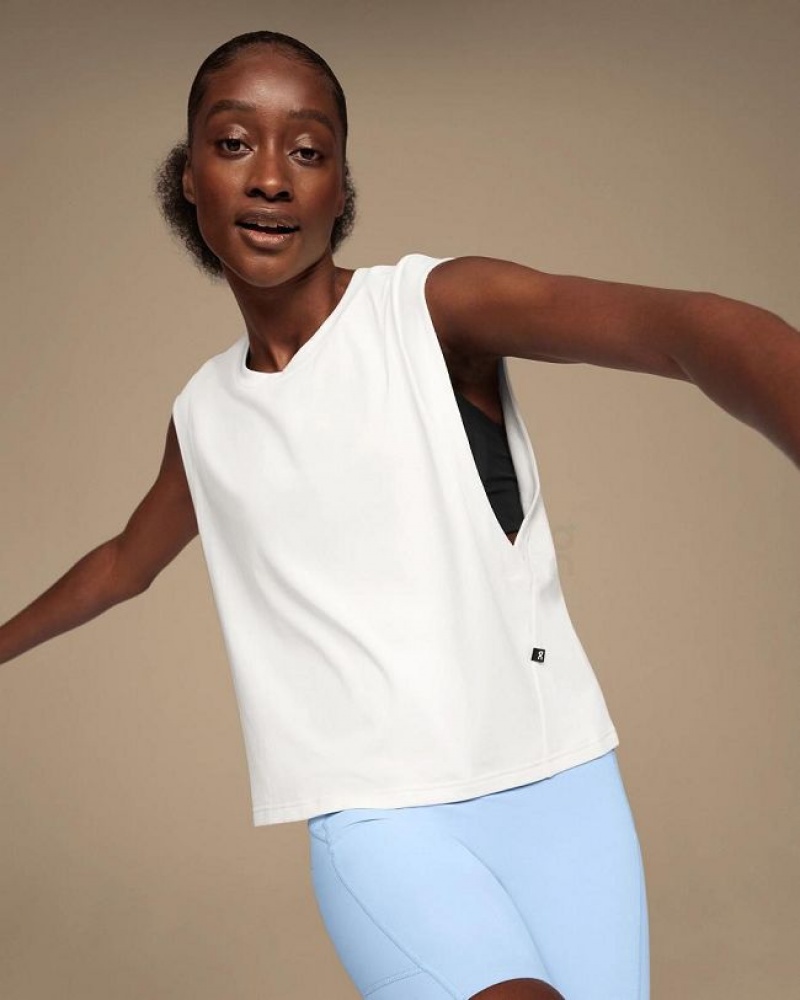 White On Cloud Focus Crop Women's Tank Tops | On_IN8302