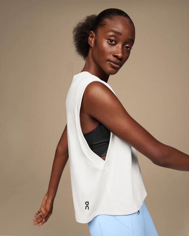 White On Cloud Focus Crop Women's Tank Tops | On_IN8302